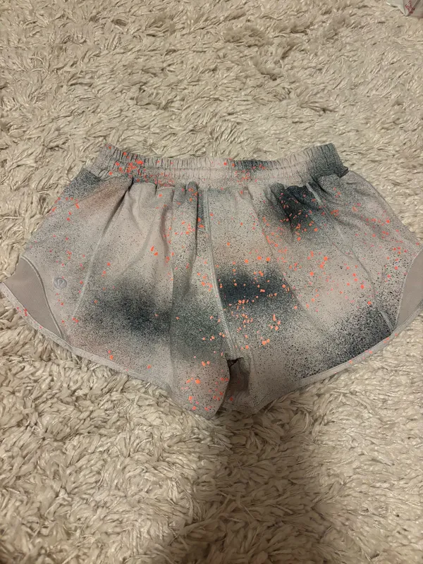 Lululemon Shorts Hotty Hot 2.5" - Image 2