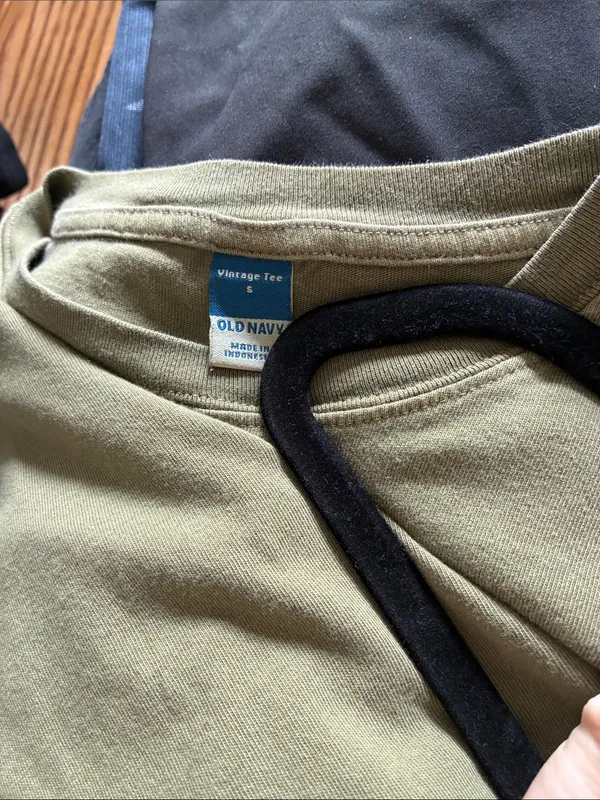 Old Navy tee shirt - Image 3