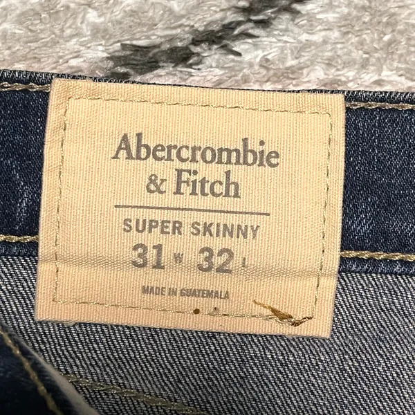 NWOT 31 W 32 L Abercrombie & Fitch Dark Blue Skinny Jeans 95% Cotton Streetwear - Image 4