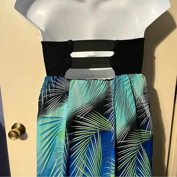 Tropical Strapless Dress with Black Bodice - Image 4