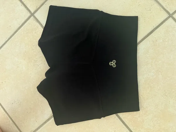 Aritzia biker shorts - Image 2