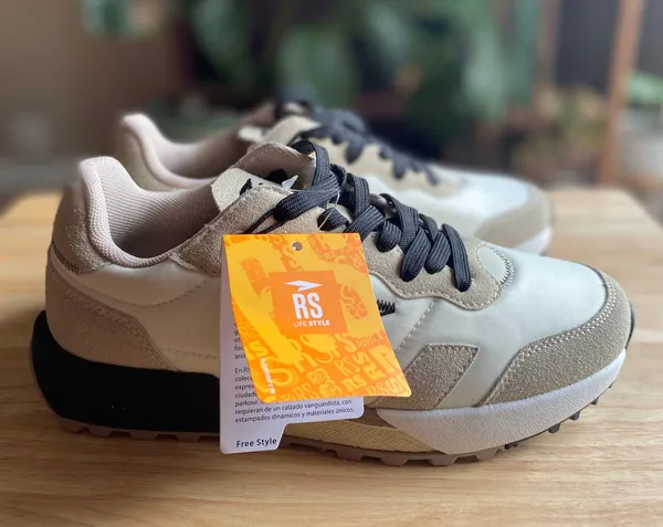RS Performance Sneakers Size 6 - Image 2