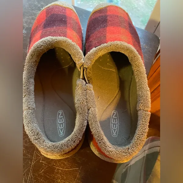 NEW Keen Plaid Slippers - Image 2
