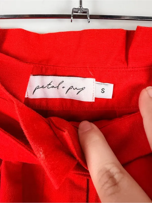 Petal & pup red Maya High Waisted Paperbag Shorts size small - Image 3