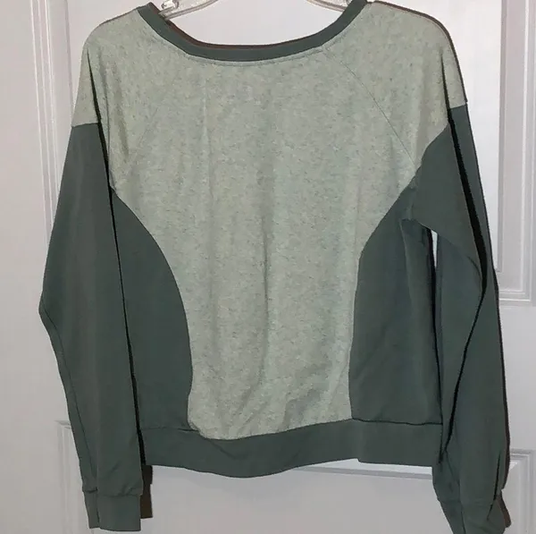 Abercrombie & Fitch Boxy Sweatshirt Medium - Image 2