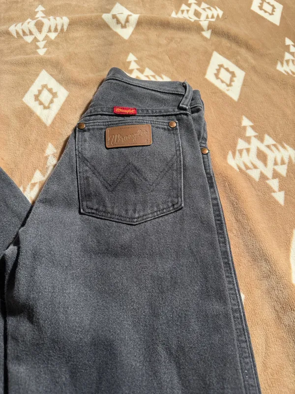 Cowboy cut gray wrangler jeans  - Image 2