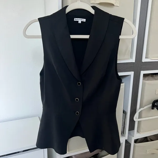 Reformation Oakley Peplum Vest in Black Sz 4 NWOT - Image 4