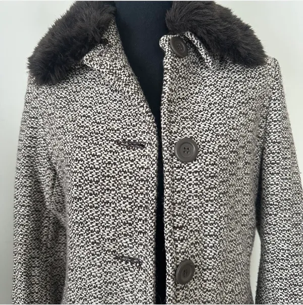 Women brown wool peacoat with faux fur collar size 6 - Image 3