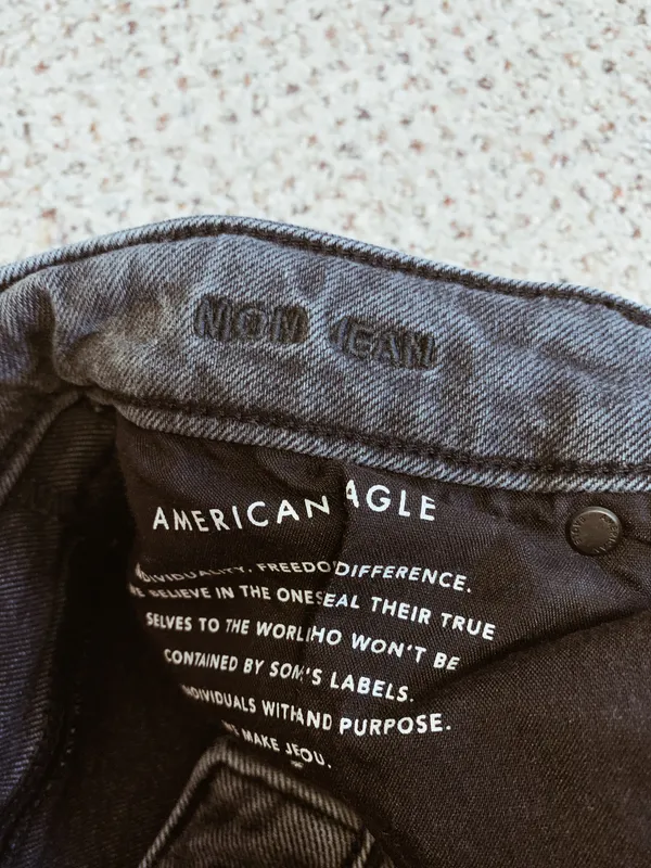 American Eagle High Rise Mom Jeans - Image 4