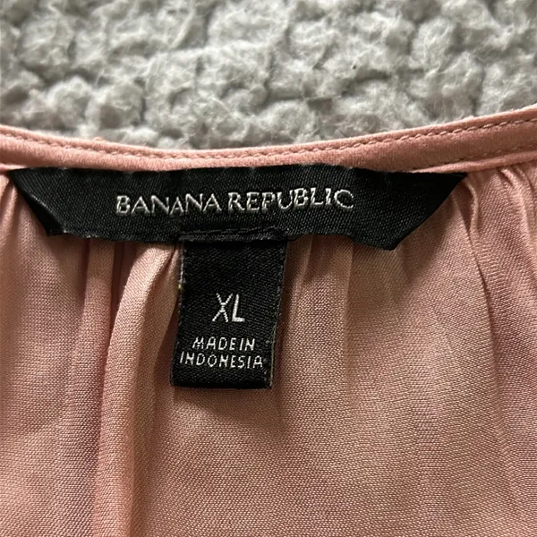Banana Republic SOFT SATIN FLUTTER-SLEEVE TOP Size XL. - Image 6