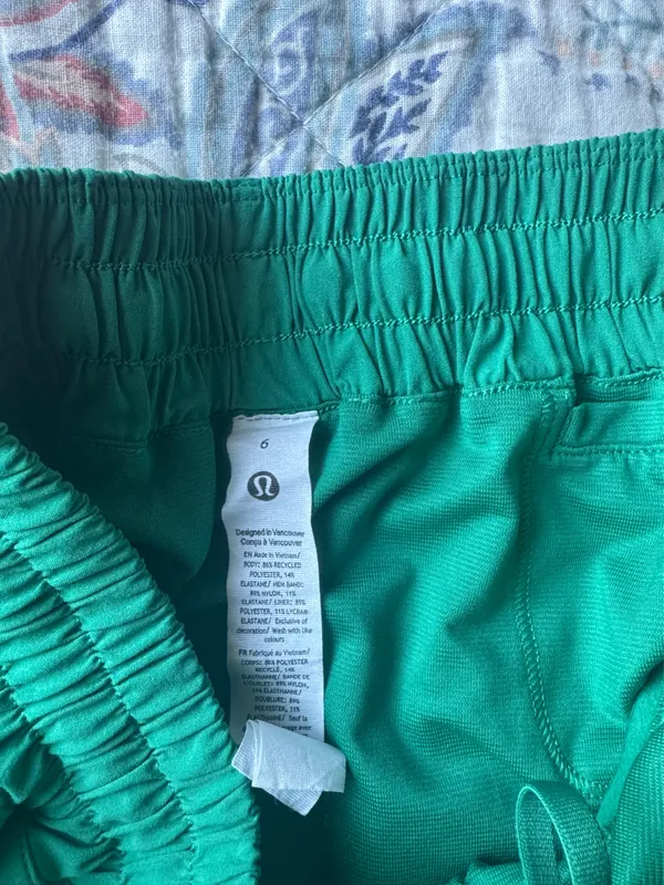 Lululemon 2.5" Hotty Hot Shorts - Image 4