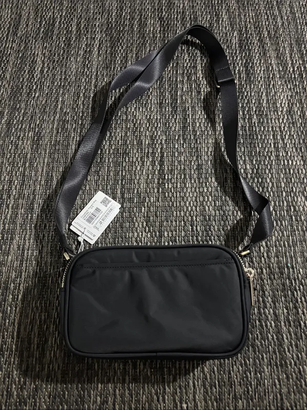 Lululemon Crossbody Camera Bag Black Gold NEW Sold Out - Image 4