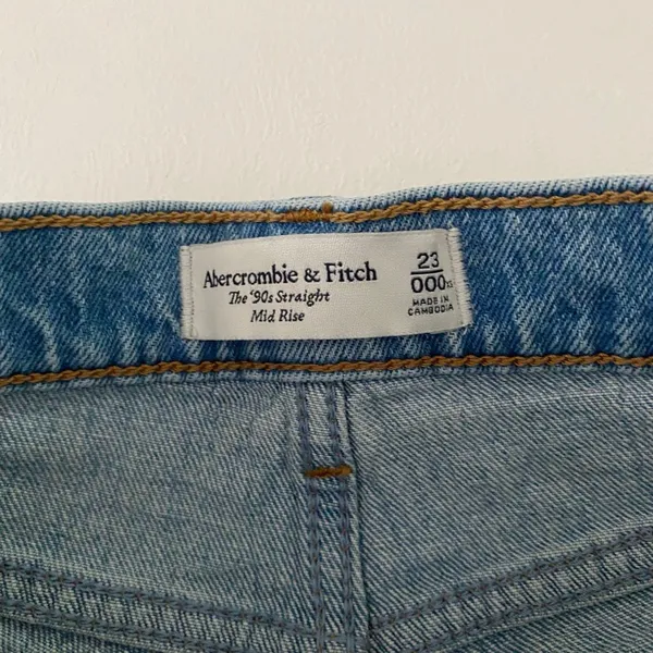Abercrombie & Fitch 90s Straight Jeans 23/000 Mid Rise Raw Hem Light Wash - Image 4