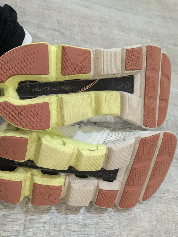 On Cloudflyer 4 Running Sneakers Size 7.5 Pink - Image 6