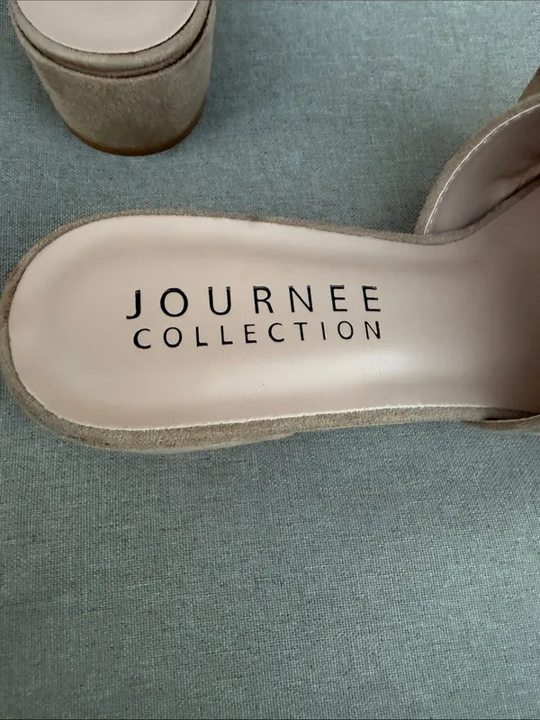 Journee Collection Taupe Ruffle sandals size 6 NEW - Image 4