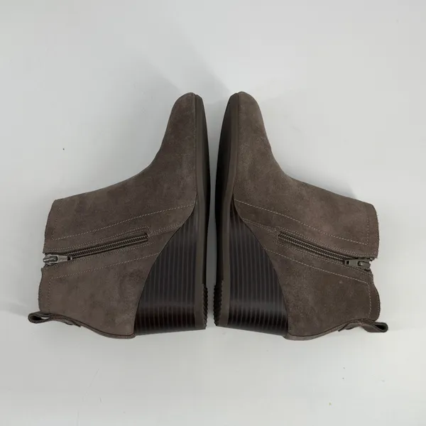 Vionic Gray Suede Wedge Ankle Boots Weather Resistant Side Zip‎ Women Size 5 - Image 5