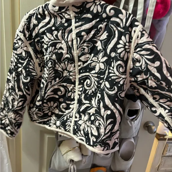 Fancy D boutique quilted jacket BRAND NEW size small - Image 4
