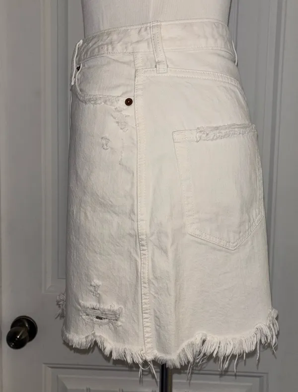 Abercrombie & Fitch White Distressed Skirt - Image 4