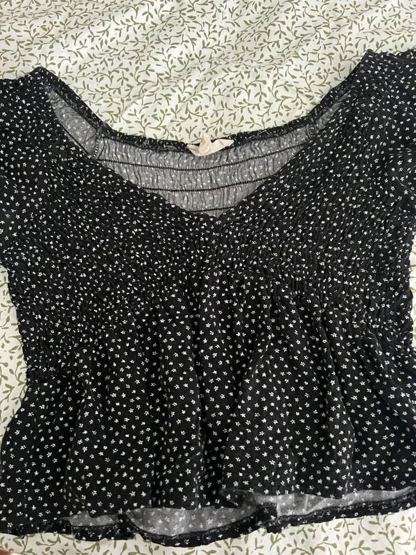 PacSun Black and White Floral Puff-Sleeve Top - Image 4