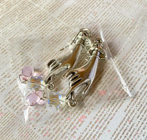 Handmade boho fairy Kawaii style hands & stars & teardrop dangle earrings✨ - Image 4