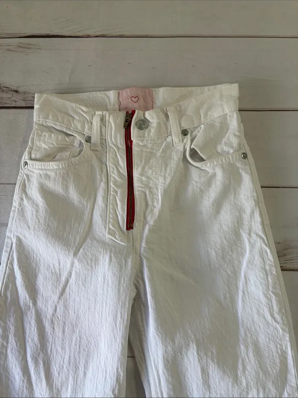 REVICE White Straight-Leg Jeans with Red Heart Patch - Image 3