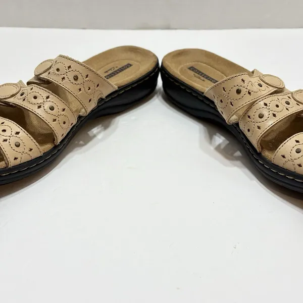 Clarks Leisa Cacti Q Women's Size 8N Sandals Leather Beige Slide - Image 8