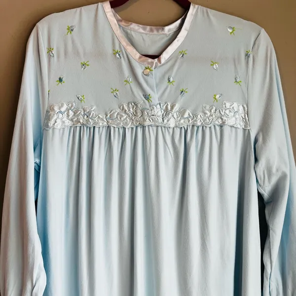 Schrank Vintage Light Blue Embroidered Nightgown Size Large Satin Trim - Image 2