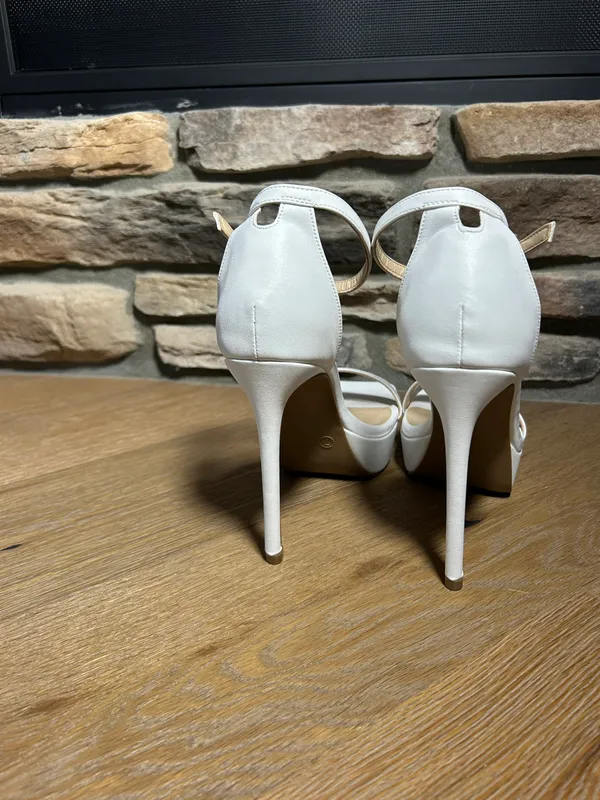 Lulus Size 7.5  bridal engagement heels - Image 7