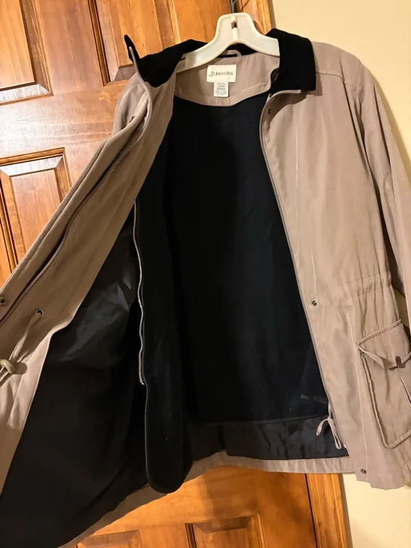 St. John’s Bay Vintage Classic Taupe Field Jacket with Black Velvet Collar ❤️ - Image 6