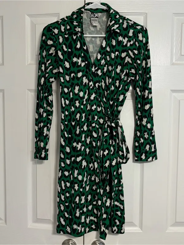 Diane Von Furstenberg 100% Silk Leopard Green Dress - Image 2