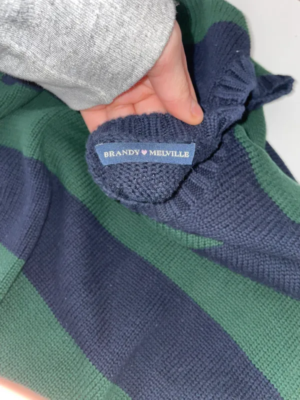 Brandy Melville Sweater - Image 3