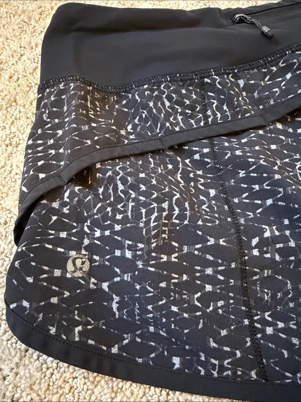 Lululemon Black and Gray Patterned Speed Up 2.5” Running Athletic Shorts - Image 4