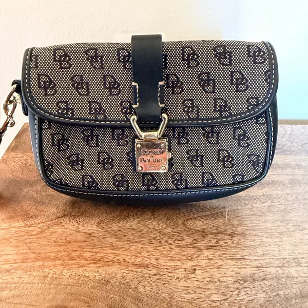 Dooney & Bourke Signature DB Wristlet Black Jacquard Y2K Logo Lock Clutch Preppy - Image 8
