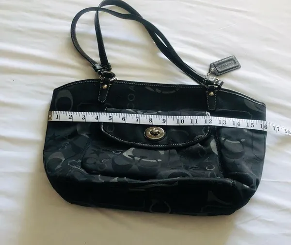 Coach Neatly used Hand bag.See pictures for measurements - Image 5