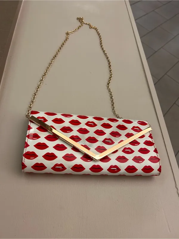 ALDO White Lip-Print Clutch with Gold Chain Strap - Image 2