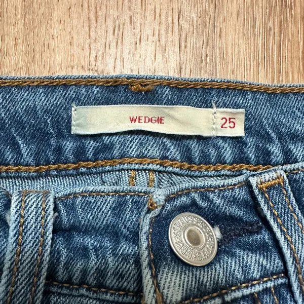 Levi's | Premium Blue Medium Wash Button‎ Fly Wedgie Straight Jeans, Size 25 - Image 4