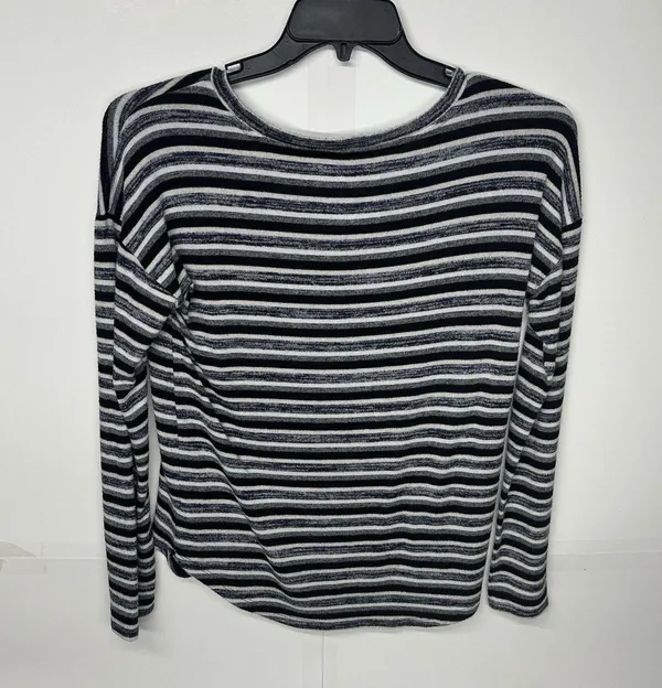 American Eagle Outfitters Soft & Sexy Plush V-Neck Striped Shirt Women's Medium￼ - Image 6