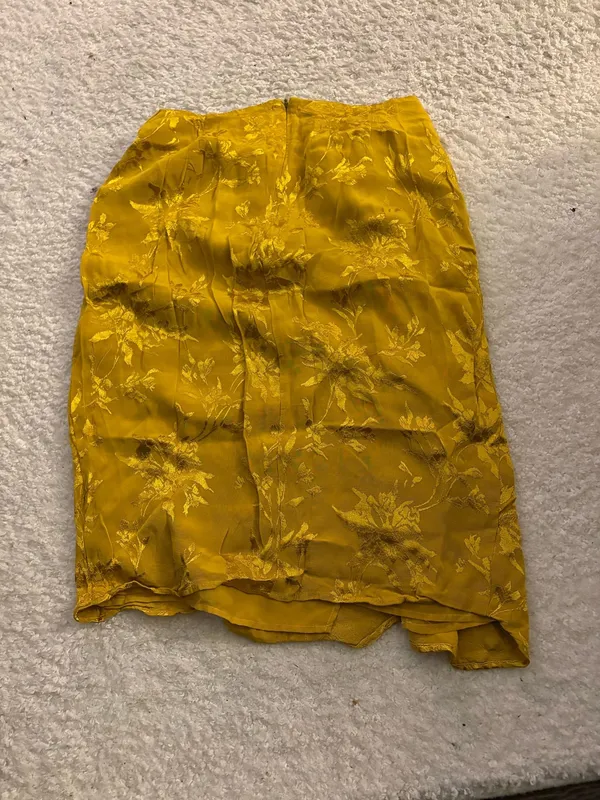 NWOT Zara ruffled jacquard midi skirt in yellow. Size Medium - Image 5