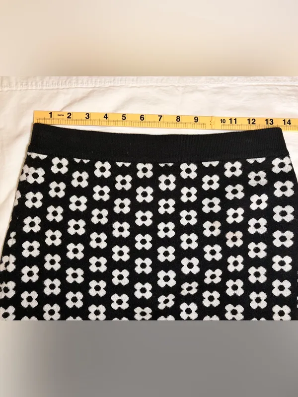 Princess Polly Adora Floral Knit Mini Skirt Black White Size 8 - Image 7
