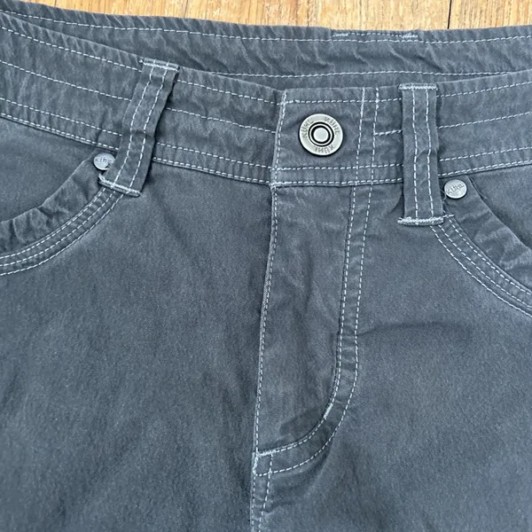 Kuhl Womens Charcoal Grey Cargo Hiking Shorts Size 6 Contrast Stitching - Image 3