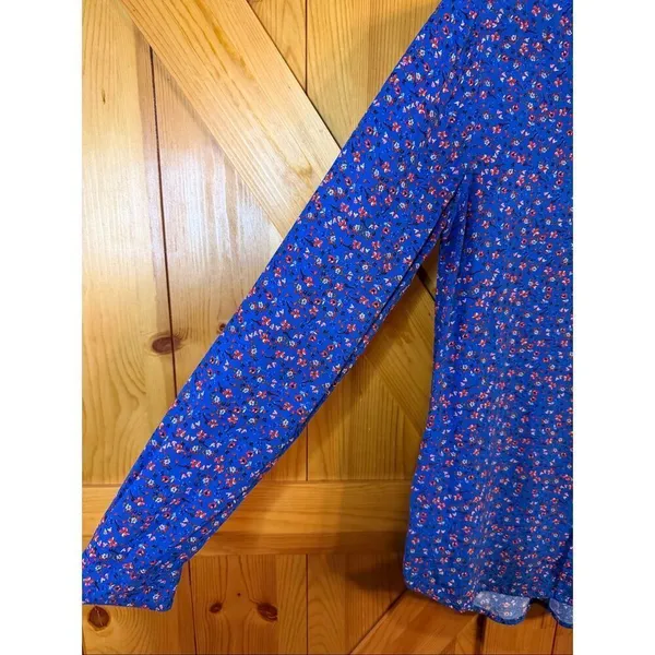 Beach Lunch Lounge Blue Red White Floral Button Up Blouse Size Small (6681) - Image 3