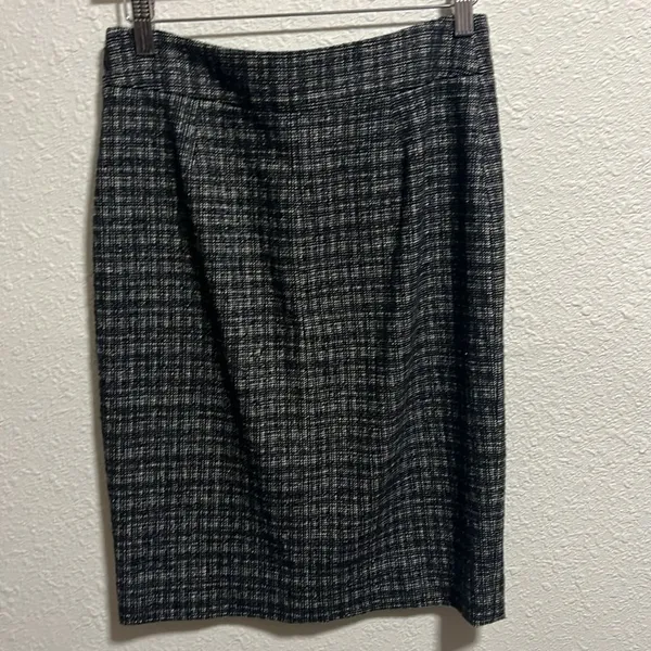 Classiques Entier Black‎ and Gray Plaid Wool Blend Skirt Size 2 - Image 5