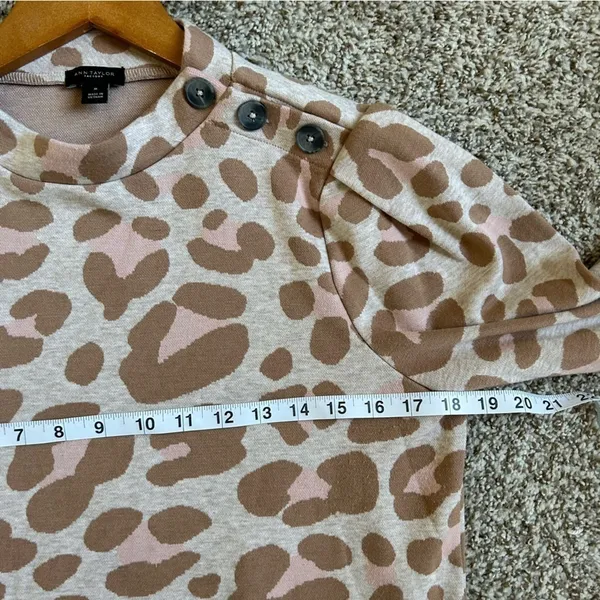 Ann Taylor Factory Crew Neck Cream Pink Animal Print Sweater Sweatshirt Medium - Image 5