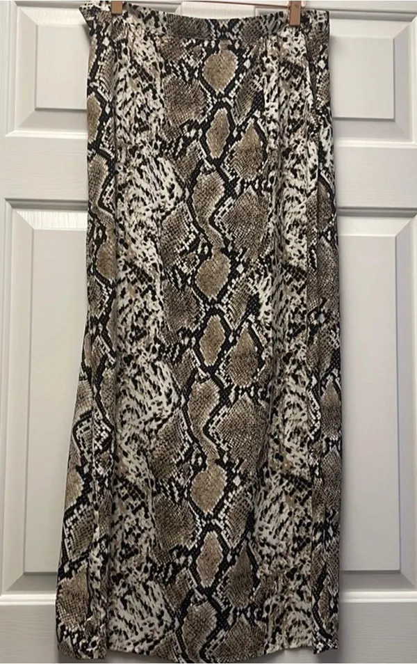 Nasty Gal NWT snakeskin midi skirt - Image 3