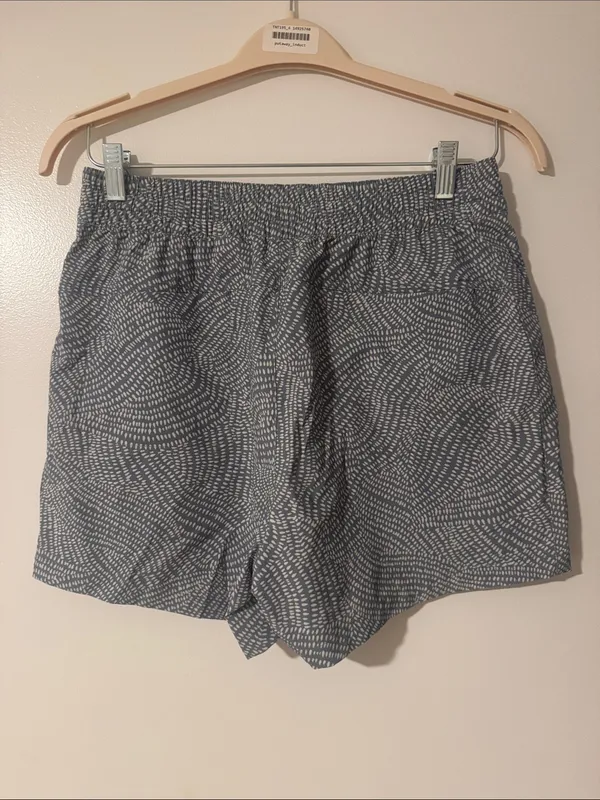 Orvis Women's Gray Patterned Drawstring Shorts - Image 6