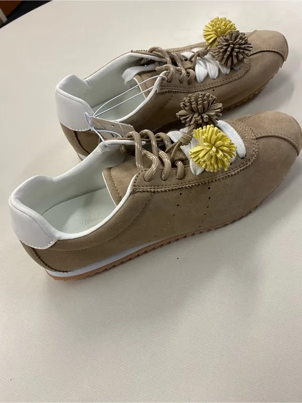 Universal Threads JoJo Beige Suede Pom Pom Sneakers Women’s Size 7 Casual Lace Up - Image 2