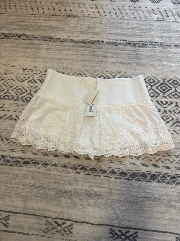 Altar’d state ruffly white mini skort  - Image 2