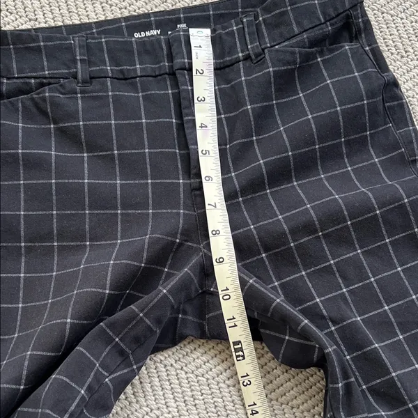 Old Navy Women’s Black Windowpanel Pixie High Rise Pants - Image 6
