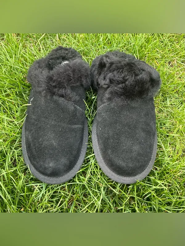 Koolaburra by Ugg Black Suede Shearling-Lined Slip-On Slippers - Image 5