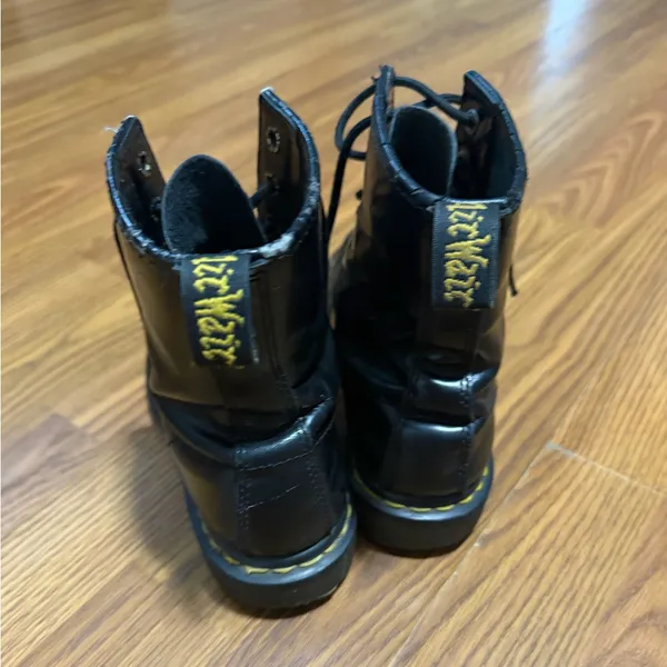 Dr. Martens Jarden Black Pisa Leather Boot Women’s Size 6. - Image 4